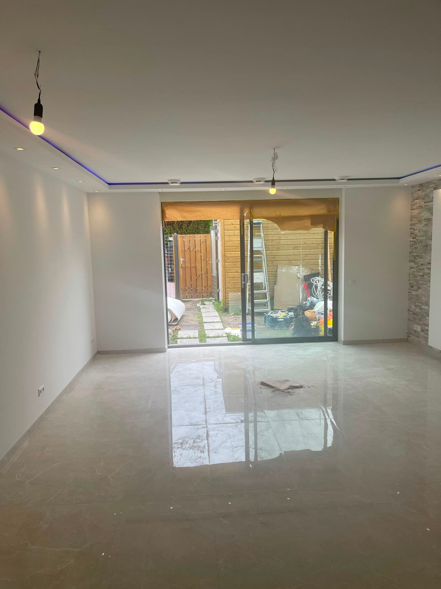 Woningrenovatie met vloerverwarming en moderne afwerking
