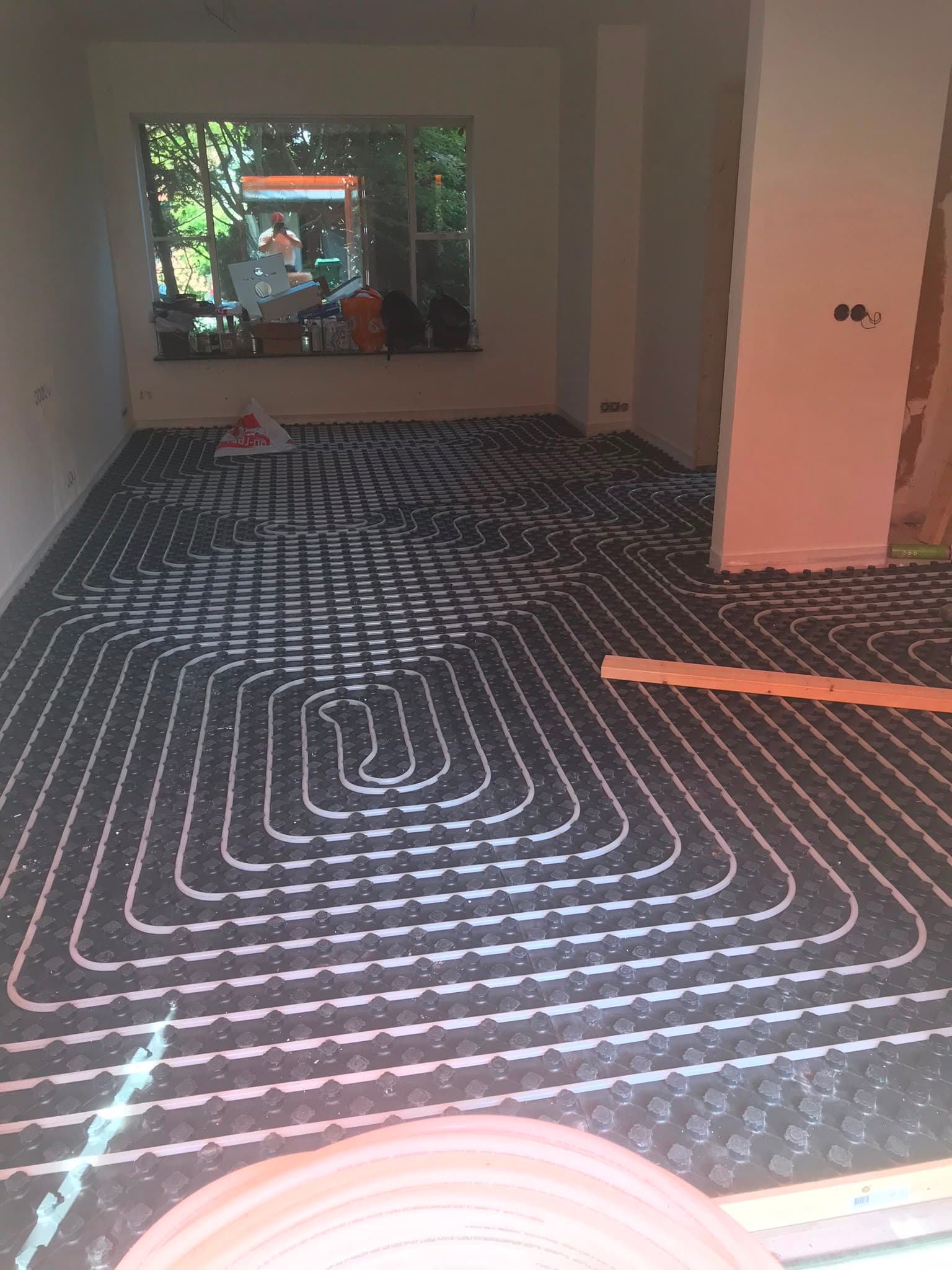 Woningrenovatie met vloerverwarming en moderne afwerking